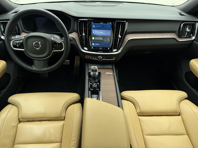 Volvo S60 B4 211pk Plus Dark / Schuif-kanteldak / H&K Audio / Semi elektrische trekhaak / Geventileerd leder / Getint glas / Stoel&Stuurverwarming.