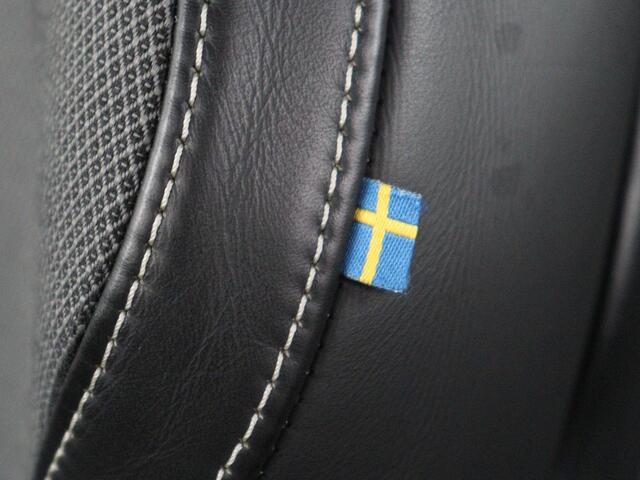 Volvo S60 2.0 T6 AWD Twin Engine R-Design | Stoelverwarming | Adaptive cruise | Standkachel | Camera | 19'' | Carplay | Full LED | Navigatie | Side Assist | Half leder | Origineel NL | PHEV | Plug In