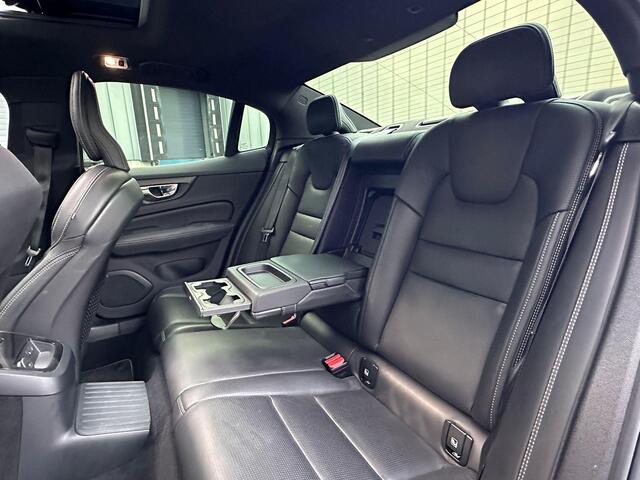 Volvo S60 2.0 Recharge T8 AWD R-Design | Panorama | Leder | LED | Trekhaak | Full Options! |