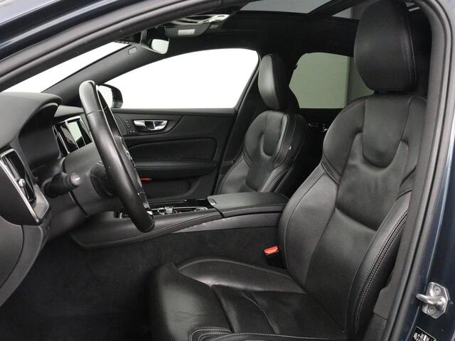 Volvo S60 2.0 Recharge T8 AWD R-Design | Panoramadak | Stoelventilatie | Head-Up | Leder | 360 Camera | Massage | Adaptive cruise | Trekhaak | Achterbankverwarming | Carplay | Harman/Kardon | PHEV | Plug In