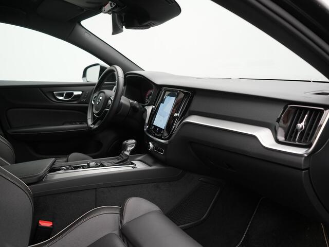 Volvo S60 T4 R-Design 191pk | Lederen Sportstoelen Memory | Camera | 19"L.M. | Apple Carplay | Virtual Cockpit | Navigatie | DAB | Cruise Control |
