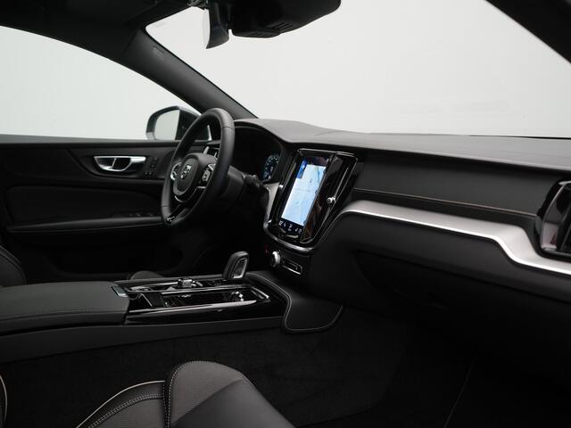 Volvo S60 T8 AWD R Design Polestar Engineerd PHEV 405pk Dealer O.H. | Panodak | Adaptive Cruise | Camera | Harman / Kardon | Lederen Sportstoelen Memory & Verwarmd | Keyless | Stuur Verwarmd | Apple Carplay | Navigatie | DAB | Plug In Hybrid |