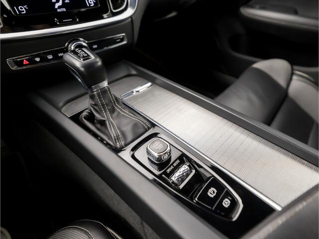 Volvo S60 2.0 T4 R-Design 190Pk Automaat (VIRTUAL COCKPIT, APPLE CARPLAY, GROOT NAVI, MEMORY SEATS, CAMERA, LEDER, SPORTSTOELEN, GETINT GLAS, PARKEERSENSOREN, NIEUWSTAAT)