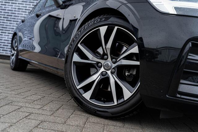 Volvo S60 B3 R-Design | Navigatie | Adaptieve Cruise Control | Keyless | Stoel-/Stuurverwarming | Dodehoekdetectie | Sportchassis | Elek. Stoelen | Memory | LED Koplampen | Park Assist | DAB | Zitverlenging | Apple Carplay & Android Auto | 18" LM