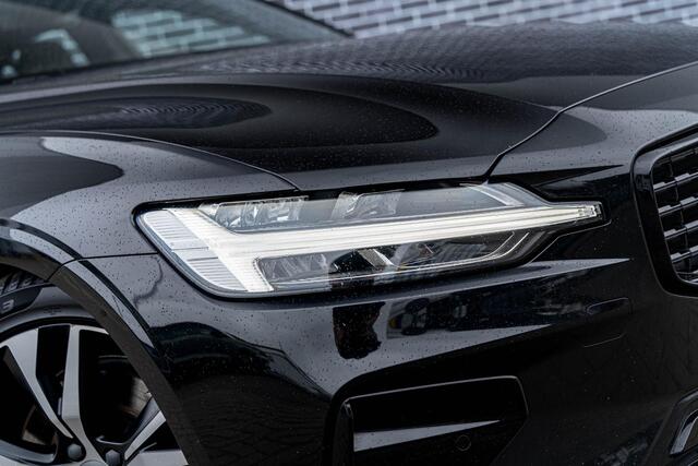 Volvo S60 B3 R-Design | Navigatie | Adaptieve Cruise Control | Keyless | Stoel-/Stuurverwarming | Dodehoekdetectie | Sportchassis | Elek. Stoelen | Memory | LED Koplampen | Park Assist | DAB | Zitverlenging | Apple Carplay & Android Auto | 18" LM