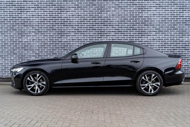 Volvo S60 B3 R-Design | Navigatie | Adaptieve Cruise Control | Keyless | Stoel-/Stuurverwarming | Dodehoekdetectie | Sportchassis | Elek. Stoelen | Memory | LED Koplampen | Park Assist | DAB | Zitverlenging | Apple Carplay & Android Auto | 18" LM