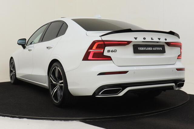 Volvo S60 B4 (M-HYBRID) R-DESIGN -PANO.DAK|HARMAN/KARDON|CAMERA|SPORTSTOELEN|KEYLESS|RESERVEWIEL|STYLING|19"