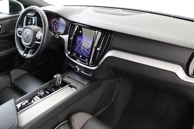 Volvo S60 B4 (M-HYBRID) R-DESIGN -PANO.DAK|HARMAN/KARDON|CAMERA|SPORTSTOELEN|KEYLESS|RESERVEWIEL|STYLING|19"