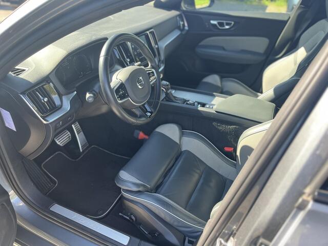 Volvo S60 T4 R-Design | Trekhaak | Memoryseats | Parkeercamera |
