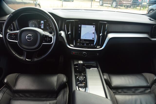 Volvo S60 2.0 B4 R-Design R DESIGN Nederlandse auto dealeronderhouden 101308 NAP laatste beurt bij 98012km zeer compleet adaptive cruise lane assist camera Harman Kardon audio navigatie stoelverwarming pdc led sports