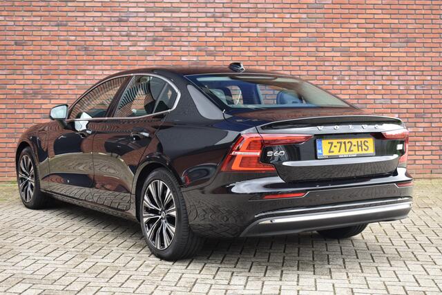 Volvo S60 T6 Recharge 350PK AWD Ultimate Bright | Bowers en Wilkins | Trekhaak | Rondomzicht camera | Massage functie voorstoelen