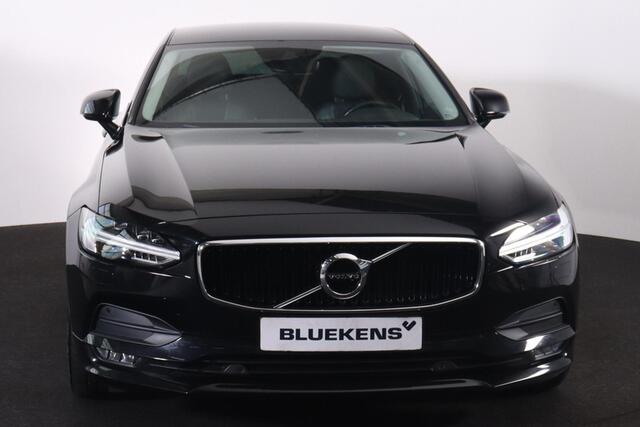 Volvo S90 T5 Momentum - Adaptive Cruise Control - Pilot Assist - BLIS dodehoekassistentie - Elektr. bedienbare best.stoel met geheugen - Lederen bekleding met zittingverlengers - Verwarmbare voorstoelen - Full LED verlichting met actieve bochtenverlichting - Apple®