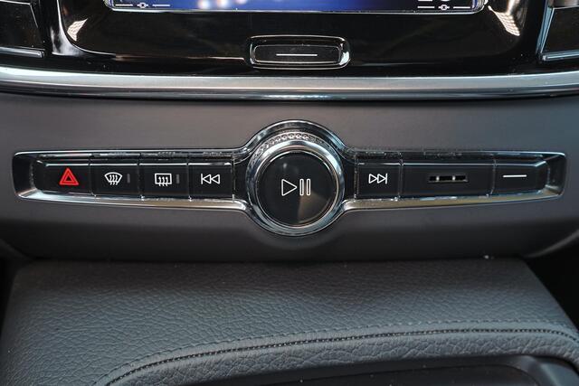 Volvo S90 T5 Momentum - Adaptive Cruise Control - Pilot Assist - BLIS dodehoekassistentie - Elektr. bedienbare best.stoel met geheugen - Lederen bekleding met zittingverlengers - Verwarmbare voorstoelen - Full LED verlichting met actieve bochtenverlichting - Apple®