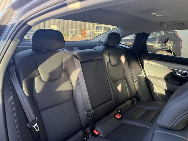 Volvo S90 B5 Automaat Ultimate | Harman Kardon | Glazen dak | Elektrisch bedienbare voorstoelen | 18 inch lichtmetalen velgen | Lederen bekleding en interieurdelen | Getint glas | Parkeercamera | Adaptieve Cruise Control | BLIS Dodehoekdetectie