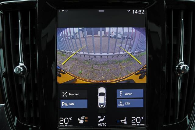 Volvo S90 T4 Business Luxury Plus - Intellisafe Surround - Head up display - BLIS dodehoekassistentie - Parkeercamera achter - Parkeersensoren v/a - Sensus navi - Apple® CarPlay - Android Auto - Verwarmbare voor & achterstoelen - Verwarmbaar stuurwiel - Panorama/sc