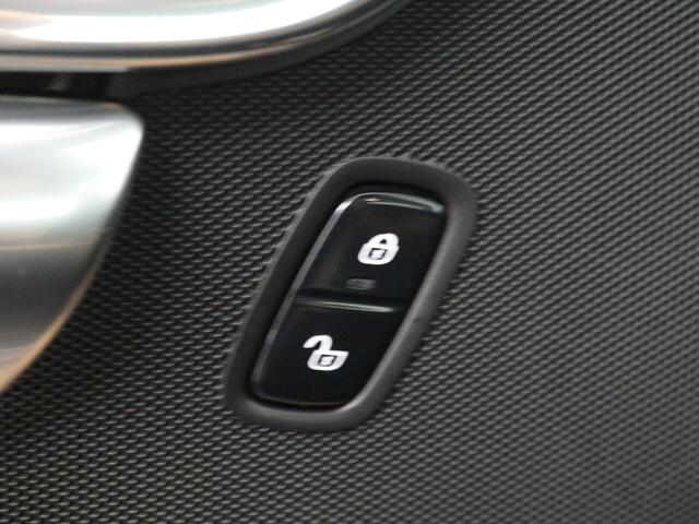 Volvo S90 2.0 T5 Momentum Business | 255 pk | Schuifdak | Bowers & Wilkins Audio | Head-up Display | 360 Camera | LED | Stoelverwarming | Leder | Onderweg-naar-dealer