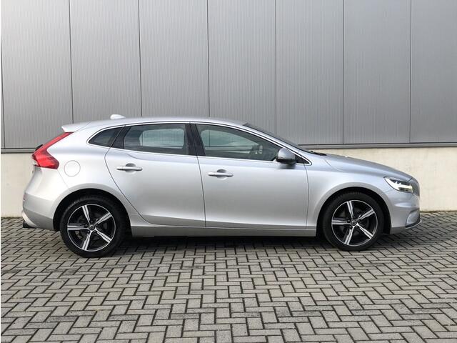 Volvo V40 2.0 T2 R-Design 11-2016 met Navi Climate Pdc Elek pakket Sportve