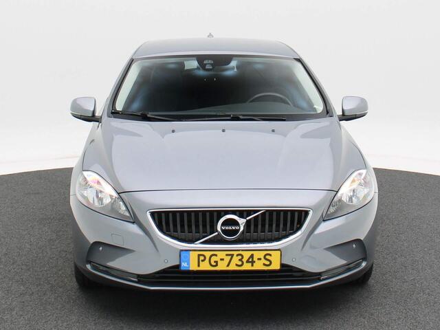Volvo V40 2.0 T2 Momentum | Trekhaak | Stoel Verwarming | Airco | Navigatiesysteem | Bluetooth | Cruise Controle | 16 Inch