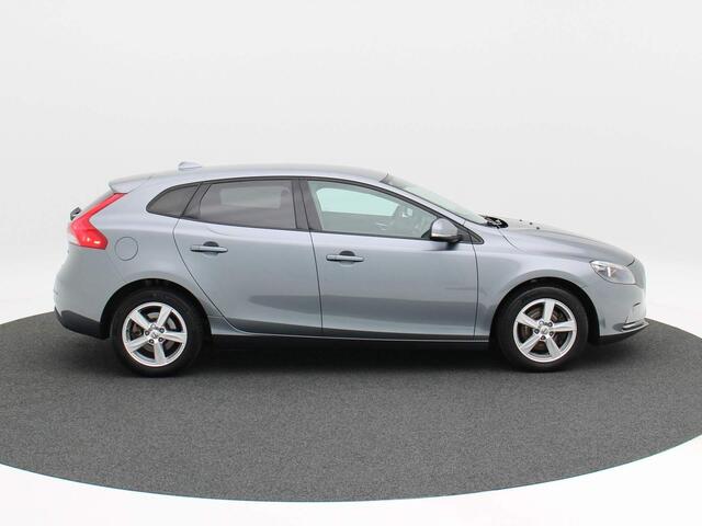 Volvo V40 2.0 T2 Momentum | Trekhaak | Stoel Verwarming | Airco | Navigatiesysteem | Bluetooth | Cruise Controle | 16 Inch
