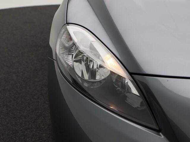 Volvo V40 2.0 T2 Momentum | Trekhaak | Stoel Verwarming | Airco | Navigatiesysteem | Bluetooth | Cruise Controle | 16 Inch