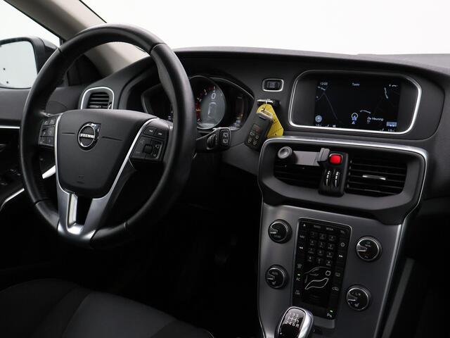 Volvo V40 2.0 T2 NORDIC+ 122 PK + LED | STOELVERW. | NAVIGATIE