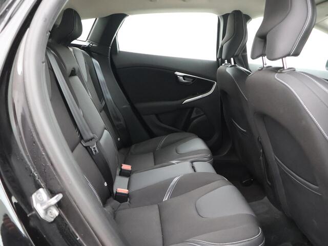 Volvo V40 2.0 T2 NORDIC+ 122 PK + LED | STOELVERW. | NAVIGATIE
