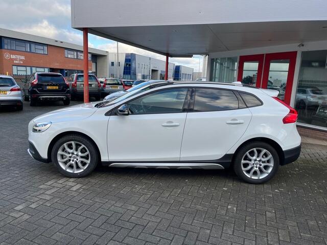 Volvo V40 Cross Country 2.0 T3 Momentum Panorama dak/Led Koplampen