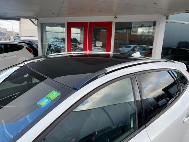 Volvo V40 Cross Country 2.0 T3 Momentum Panorama dak/Led Koplampen