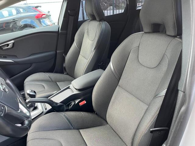 Volvo V40 Cross Country 2.0 T3 Momentum Panorama dak/Led Koplampen