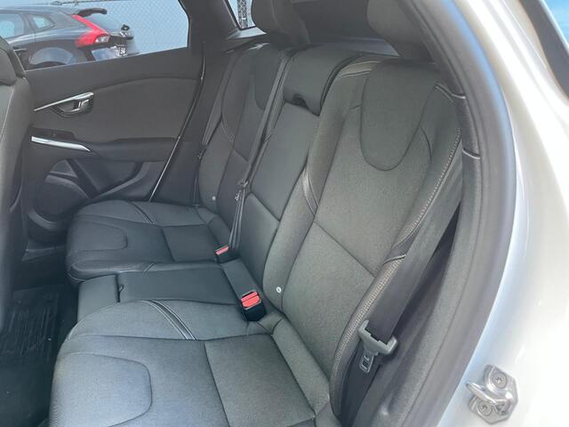 Volvo V40 Cross Country 2.0 T3 Momentum Panorama dak/Led Koplampen
