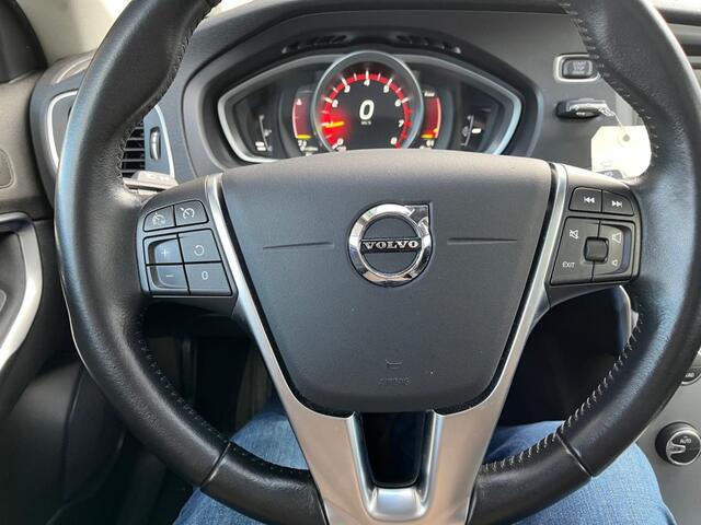 Volvo V40 Cross Country 2.0 T3 Momentum Panorama dak/Led Koplampen
