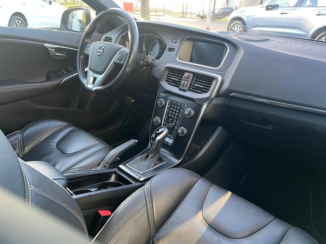 Volvo V40 T3 Polar+ Sport Automaat | Rijklaarprijs | Harman Kardon | Pano dak | Trekhaak