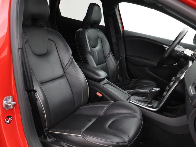 Volvo V40 2.0 T4 190 PK AUT. R-DESIGN + PANORAMA | LEDER | AFN. TREKHAAK | 18 INCH | CAMERA | LED
