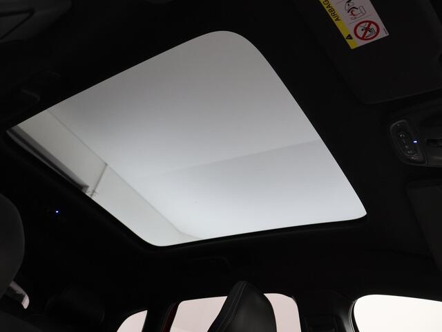 Volvo V40 2.0 T4 190 PK AUT. R-DESIGN + PANORAMA | LEDER | AFN. TREKHAAK | 18 INCH | CAMERA | LED