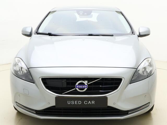 Volvo V40 T5 245PK Summum / Adaptive cruise control / Afneembare trekhaak / Stoelverwarming / Keyless entry / BLIS / Lederen bekleding /