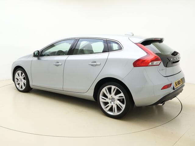 Volvo V40 T5 245PK Summum / Adaptive cruise control / Afneembare trekhaak / Stoelverwarming / Keyless entry / BLIS / Lederen bekleding /