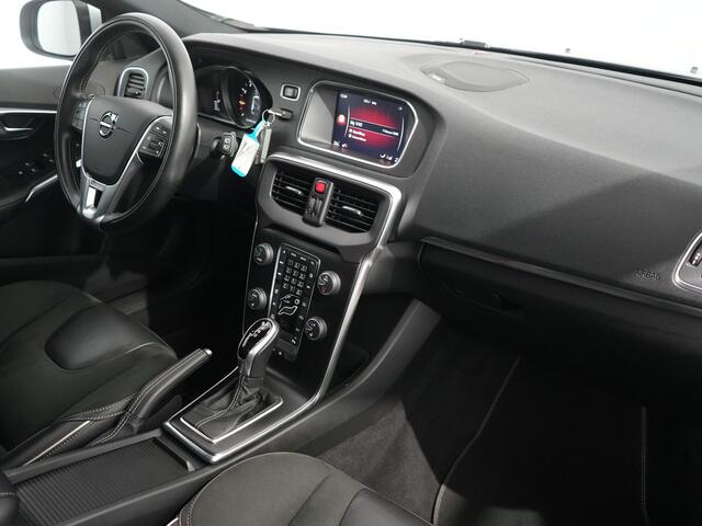Volvo V40 1.5 T3 Polar+ Sport R-Design | Pano | Camera | B&O |