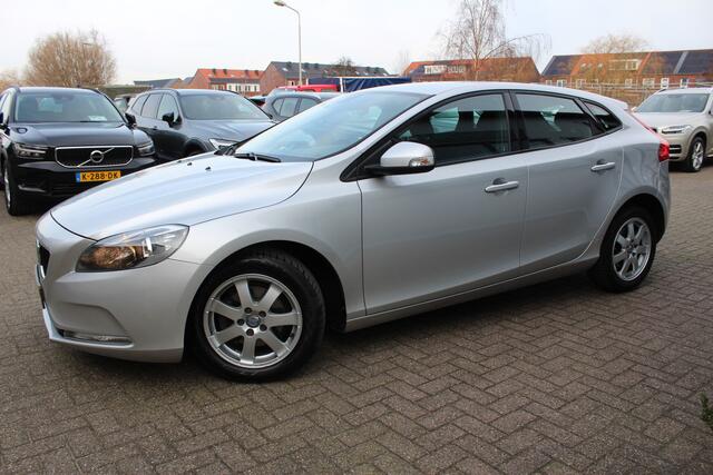 Volvo V40 2.0 D2 Momentum Navigatie | City Safety