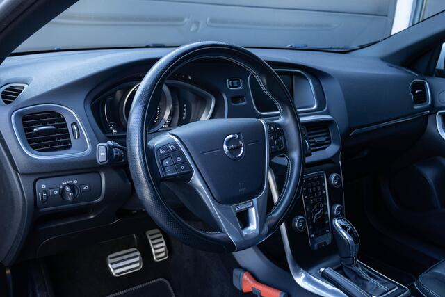Volvo V40 T3 Automaat Polar+ Sport | Panoramadak| Alarmklasse 3| Premium Audio|Parkeer Camera|Keyless Entry| Verwarmbare Voorstoelen.