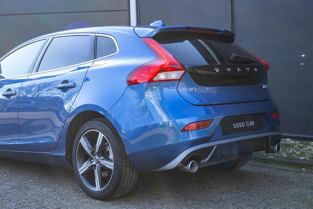 Volvo V40 T3 Automaat Polar+ Sport | Panoramadak| Alarmklasse 3| Premium Audio|Parkeer Camera|Keyless Entry| Verwarmbare Voorstoelen.