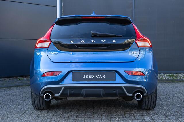 Volvo V40 T3 Automaat Polar+ Sport | Panoramadak| Alarmklasse 3| Premium Audio|Parkeer Camera|Keyless Entry| Verwarmbare Voorstoelen.