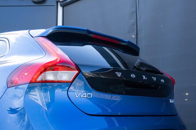Volvo V40 T3 Automaat Polar+ Sport | Panoramadak| Alarmklasse 3| Premium Audio|Parkeer Camera|Keyless Entry| Verwarmbare Voorstoelen.