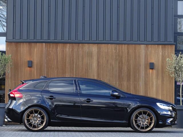 Volvo V40 2.0 T4 250PK Sport / R-Design / LED