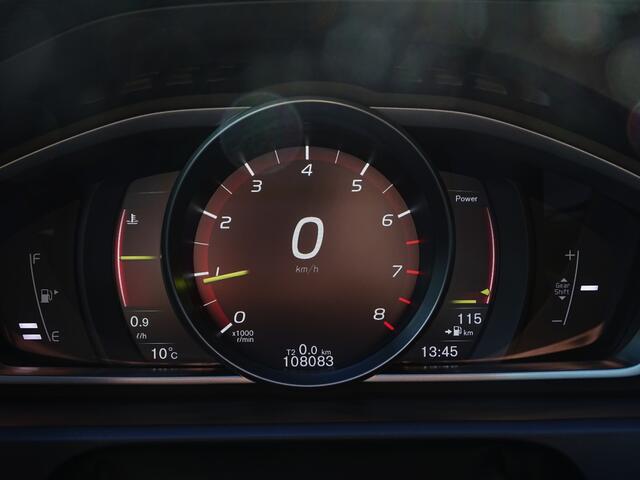 Volvo V40 2.0 T4 250PK Sport / R-Design / LED