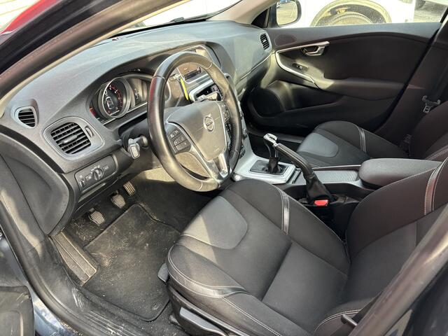 Volvo V40 2.0 T2 Nordic+ STANDKACHEL / TREKHAAK / FULL LED / STOELVERW / NAVI / CLIMA / PDC / BLUETOOTH / CRUISE / NL-AUTO