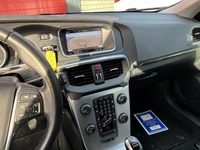 Volvo V40 2.0 T2 Nordic+ STANDKACHEL / TREKHAAK / FULL LED / STOELVERW / NAVI / CLIMA / PDC / BLUETOOTH / CRUISE / NL-AUTO