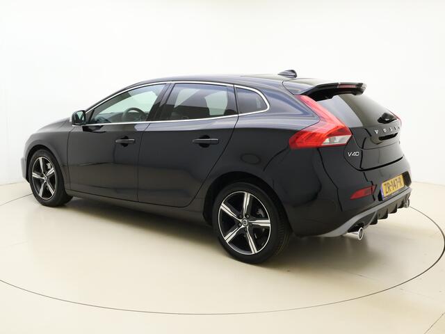 Volvo V40 T3 153pk Polar+ Sport / Panorama dak / H&K Audio / Camera achter / Stoelverwarming / Keyless entry / Navigatiesysteem /
