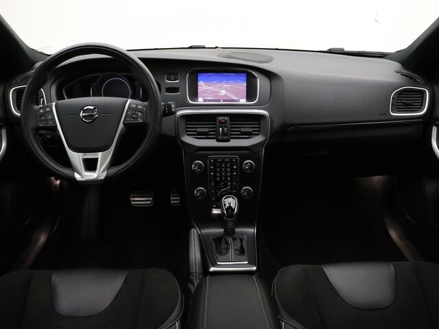 Volvo V40 T3 153pk Polar+ Sport / Panorama dak / H&K Audio / Camera achter / Stoelverwarming / Keyless entry / Navigatiesysteem /
