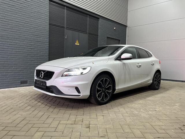 Volvo V40 2.0 T2 R-Design | Camera | Stoelverwarming | 17 Inch | Getint Glas | Trekhaak