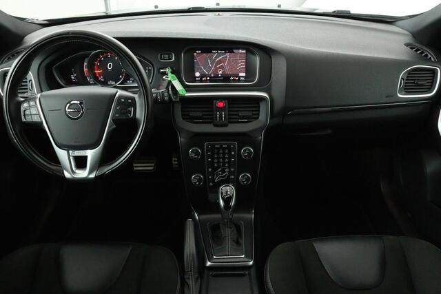 Volvo V40 2.0 T4 Sport | Stoelverwarming | Camera | Full LED | Leder/Alcantara | Navigatie | 19'' | Climate control | Bluetooth | PDC | Cruise control | R Design